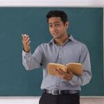 طالب استاذ متخصص في دروس الدعم في الفزياء والرياضيات