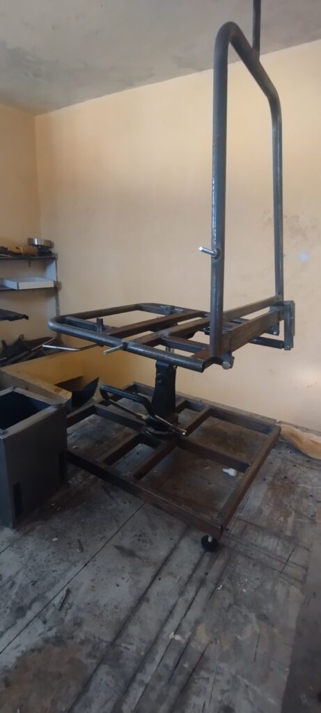 سودور بركولاج و فنان حرفي
