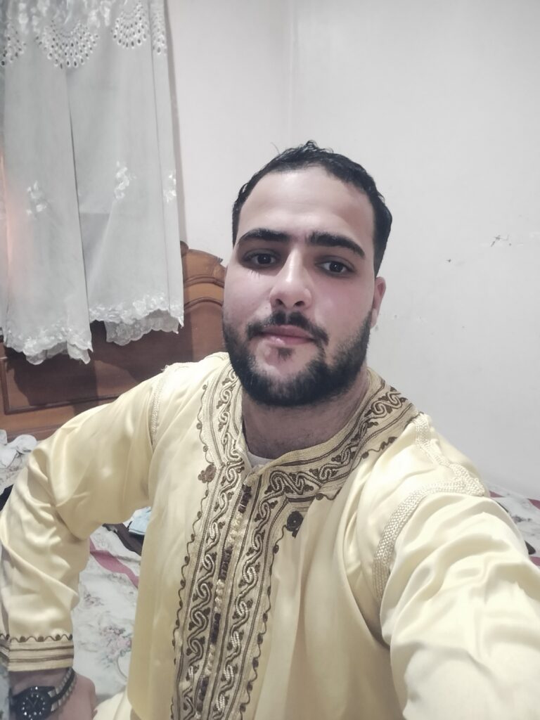 ابحت عن عمل في اي مجال