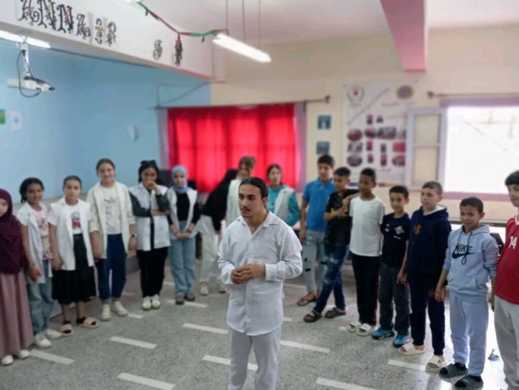 من الخجل إلى الجرأة: ورشة التمثيل للمبتدئين