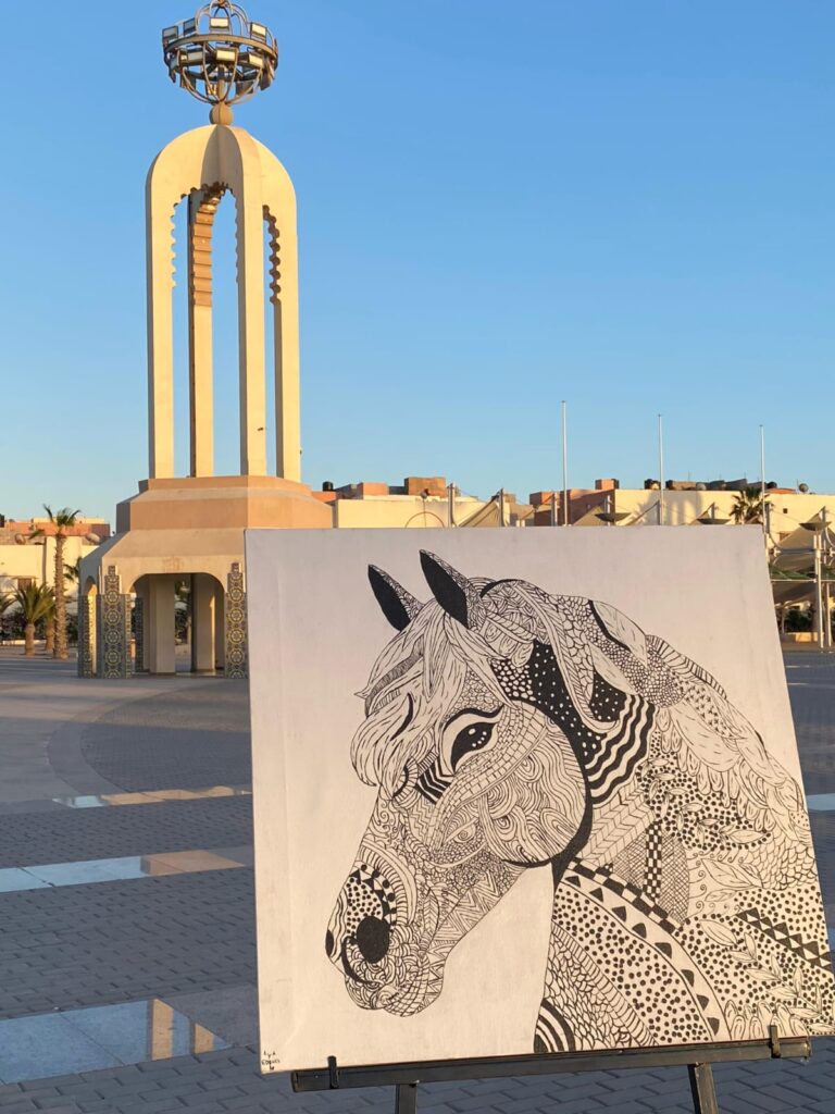نبض الصحراء في هيئة فرس
